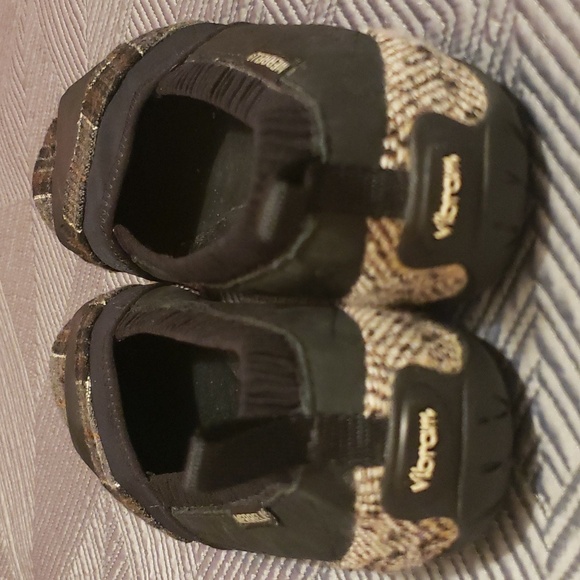 Merrell size 7.5 black flat shoes  for women - Picture 5 of 8